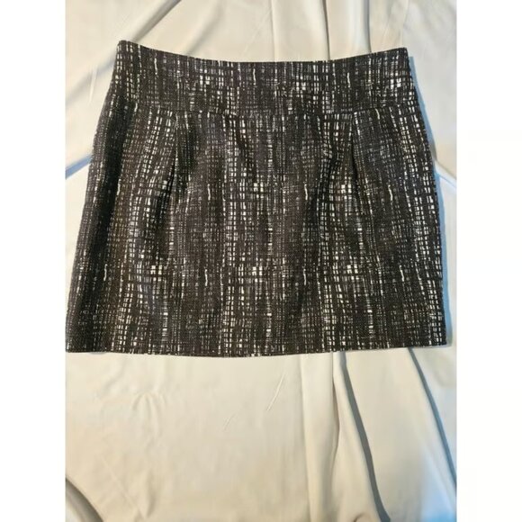 J. Crew Black And White Tweed Style Skirt Size 8 - Picture 1 of 3